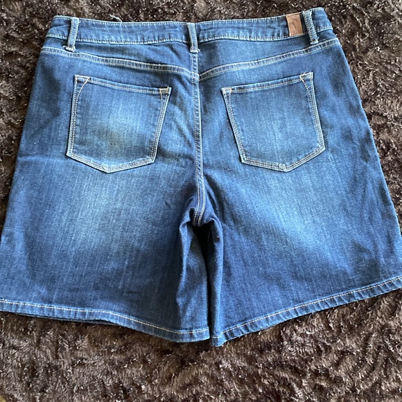 GUC Simply Vera Vera Wang Size 12 Shorts Mid Rise - Picture 5 of 5